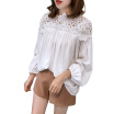 Tallas Grandes 4XL Verano Mujer Hollow Crochet Flower Manga Larga Encaje Gasa Blusa Camisa Slash Neck Linterna Manga Pullover Tops