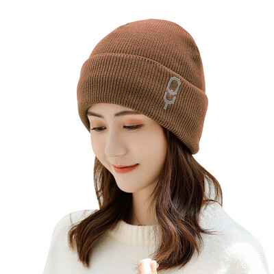 The new Korean version of the adult couple hat with pure letters for men&women in autumn&winter
The new Korean version of the adult couple hat with pure letters for men&women in autumn&winter
