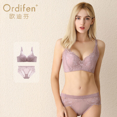 Ou Difen no steel ring bra set 2019 new product thin thin deep V gathering side push the second breast bra sexy lace underwear bra ladies suit XB9502 pink A75
Ou Difen no steel ring bra set 2019 new product thin thin deep V gathering side push the second breast bra sexy lace underwear bra ladies suit XB9502 pink A75