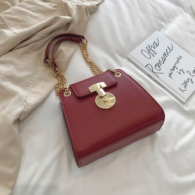 Chic chain bag new 2019 shoulder slung womens fashion simple bag Joker small square bag
Chic chain bag new 2019 shoulder slung womens fashion simple bag Joker small square bag