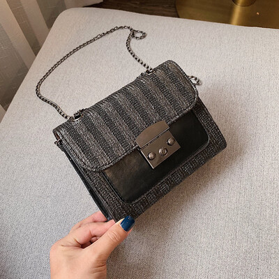 2019 new fashion wild striped shoulder bag female Sen temperament chain Messenger bag simple contrast color woven bag
2019 new fashion wild striped shoulder bag female Sen temperament chain Messenger bag simple contrast color woven bag