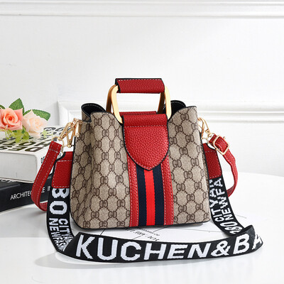 Womens bag 2019 summer new Korean fashion ladies big bag PU leather simple shoulder bag
Womens bag 2019 summer new Korean fashion ladies big bag PU leather simple shoulder bag