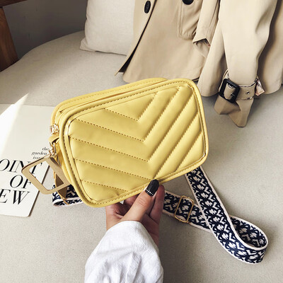 2019 new fashion simple&colorful collision color broadband square bag female chic personality V word embroidery line shoulder Messenger bag
2019 new fashion simple&colorful collision color broadband square bag female chic personality V word embroidery line shoulder Messenger bag