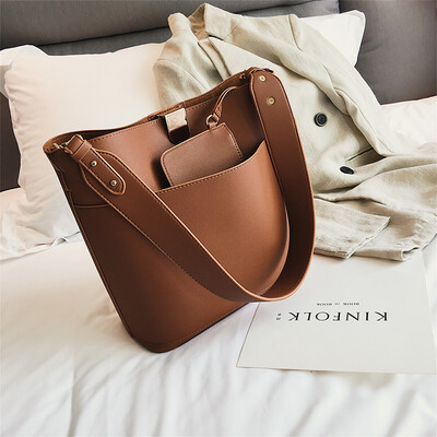 Senior sense of foreign style womens bag chic retro simple bucket bag new 2019 autumn wide shoulder strap portable shoulder bag
Senior sense of foreign style womens bag chic retro simple bucket bag new 2019 autumn wide shoulder strap portable shoulder bag