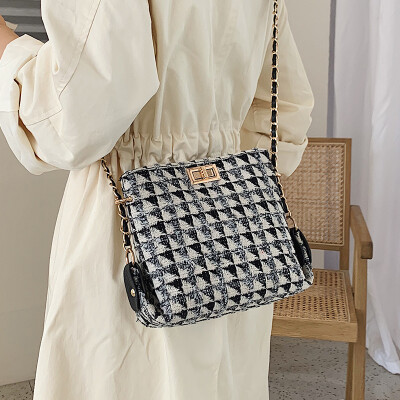 Texture Korean version of the small bag female 2019 new fashion wild ins chain houndstooth wool woolen shoulder Messenger bag
Texture Korean version of the small bag female 2019 new fashion wild ins chain houndstooth wool woolen shoulder Messenger bag