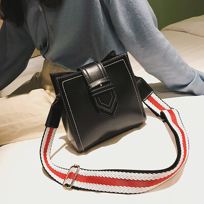 Simple retro one-shoulder bucket bag high-grade bag female 2019 new Korean fashion gas Messenger bag small bag
Simple retro one-shoulder bucket bag high-grade bag female 2019 new Korean fashion gas Messenger bag small bag