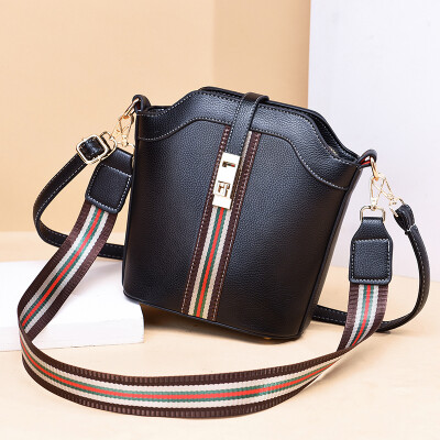 Autumn&winter bucket Korean version of Joker Messenger bag texture foreign gas net red ins student small single shoulder
Autumn&winter bucket Korean version of Joker Messenger bag texture foreign gas net red ins student small single shoulder