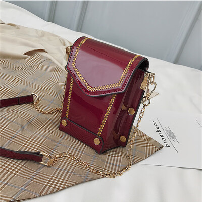New small bag female 2019 new wave Korean version of the wild Messenger bag chain shoulder black leather fashion mobile phone bag
New small bag female 2019 new wave Korean version of the wild Messenger bag chain shoulder black leather fashion mobile phone bag