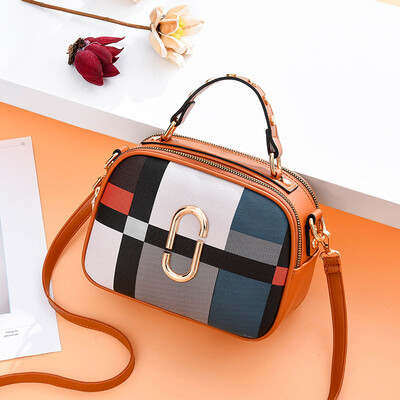 Summer womens new wave Korean fashion shoulder Messenger bag Joker color small square bag
Summer womens new wave Korean fashion shoulder Messenger bag Joker color small square bag