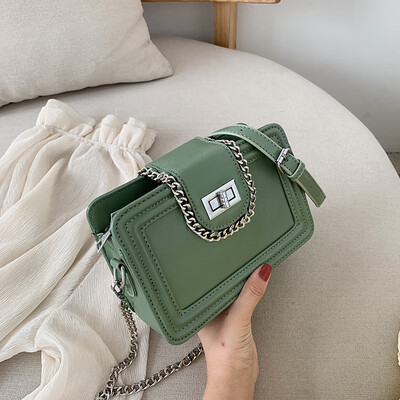 Girls small bag new Korean fashion wild shoulder Messenger bag chain small square bag tide
Girls small bag new Korean fashion wild shoulder Messenger bag chain small square bag tide