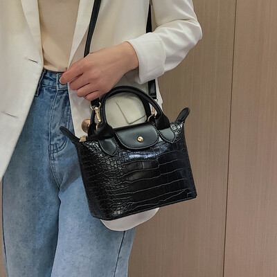 European&American fashion ladies bag 2019 new wave Korean version of the wild texture Messenger bag stone pattern retro handbag
European&American fashion ladies bag 2019 new wave Korean version of the wild texture Messenger bag stone pattern retro handbag