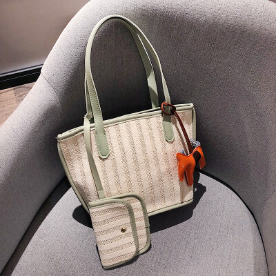 Wild striped knit mother bucket shoulder bag female 2019 new wave Korean version of the senior sense of the ocean handbag
Wild striped knit mother bucket shoulder bag female 2019 new wave Korean version of the senior sense of the ocean handbag