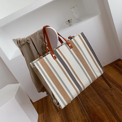Big bag female new Korean fashion wild hit color portable large capacity shoulder tote bag
Big bag female new Korean fashion wild hit color portable large capacity shoulder tote bag