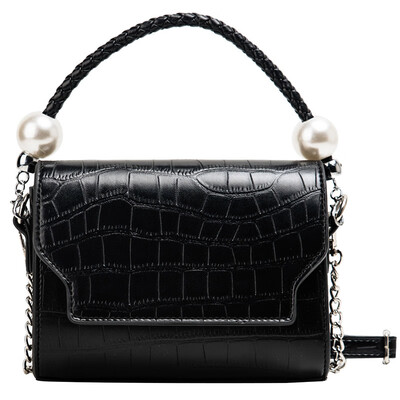 Korean version of the stylish personality lock casual wild chain shoulder slung box small square bag
Korean version of the stylish personality lock casual wild chain shoulder slung box small square bag