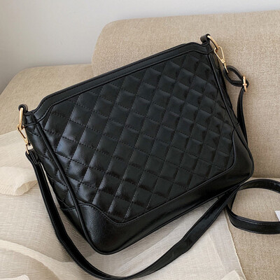Korean version of the big bag 2019 new diamond chain shoulder bag fashion Joker large capacity slung bucket bag
Korean version of the big bag 2019 new diamond chain shoulder bag fashion Joker large capacity slung bucket bag