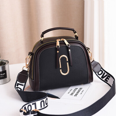 Bag womens new Korean version of shoulder Messenger bag simple Joker fashion ladies portable small square bag
Bag womens new Korean version of shoulder Messenger bag simple Joker fashion ladies portable small square bag
