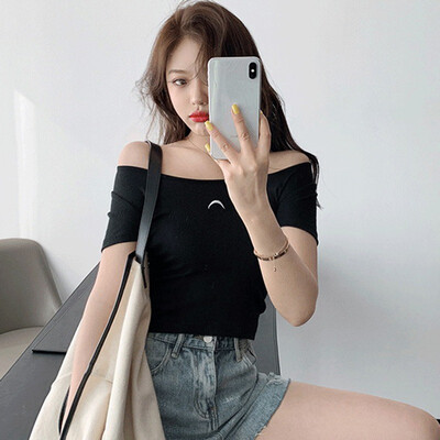 Crescent Moon Print embroidered U-collar short sleeve T-shirt crop top women t shirt streetwear Korean Style clothing female
Crescent Moon Print embroidered U-collar short sleeve T-shirt crop top women t shirt streetwear Korean Style clothing female
