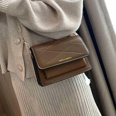 Ins super fire port wind chic small square bag female fashion chain simple casual 2019 new small black bag Messenger bag
Ins super fire port wind chic small square bag female fashion chain simple casual 2019 new small black bag Messenger bag
