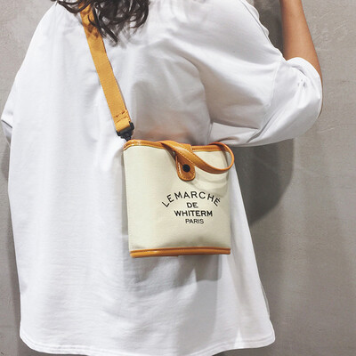 Canvas big bag female 2019 new Korean version of the wild Messenger bag bucket bag large capacity shoulder fashion handbag
Canvas big bag female 2019 new Korean version of the wild Messenger bag bucket bag large capacity shoulder fashion handbag