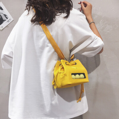 Small bag female 2019 new Japanese Harajuku student shoulder bucket bag ins super fire girl canvas messenger bag
Small bag female 2019 new Japanese Harajuku student shoulder bucket bag ins super fire girl canvas messenger bag