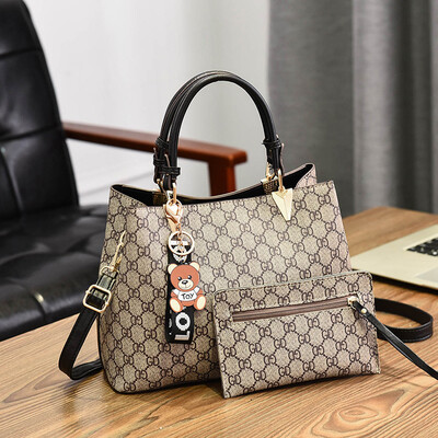 The fashion handbag in the Korean version of the new womens fashion bag has a large capacity single shoulder bag in the atmospher
The fashion handbag in the Korean version of the new womens fashion bag has a large capacity single shoulder bag in the atmospher