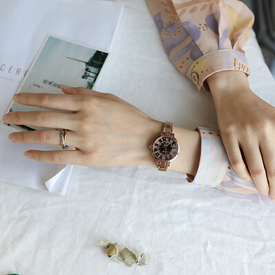 Net red watch female contracted ins wind temperament small retro womens ladies bracelet watch female student Han
Net red watch female contracted ins wind temperament small retro womens ladies bracelet watch female student Han