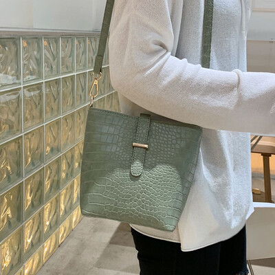 New small bag high-grade Messenger bag female wild ins super fire handbag new 2019 tide shoulder bucket bag
New small bag high-grade Messenger bag female wild ins super fire handbag new 2019 tide shoulder bucket bag
