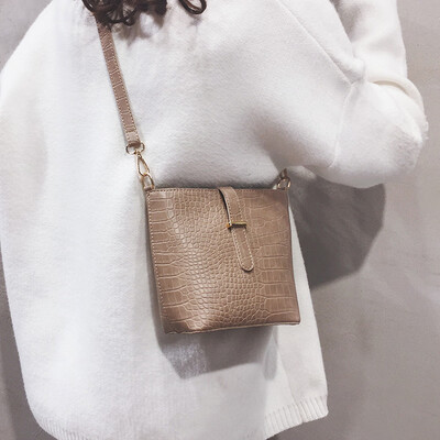 Advanced sense bag female bag new 2019 Korean version of the wild bucket bag solid color simple net red shoulder Messenger bag tide
Advanced sense bag female bag new 2019 Korean version of the wild bucket bag solid color simple net red shoulder Messenger bag tide