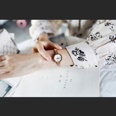 Bracelet watch female minimalist ins wind temperament small retro ladies watch female students small dial
Bracelet watch female minimalist ins wind temperament small retro ladies watch female students small dial