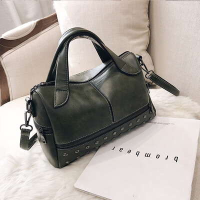 Chic bag female 2019 new handbag Korean fashion retro rivets versatile shoulder slung Boston bag
Chic bag female 2019 new handbag Korean fashion retro rivets versatile shoulder slung Boston bag