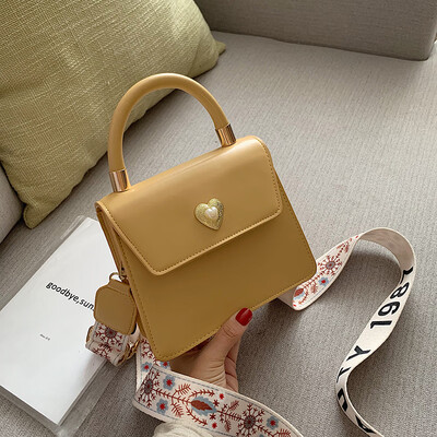 Bag female Korean version of the versatile simple single back Messenger bag fashion wide shoulder strap portable small s
Bag female Korean version of the versatile simple single back Messenger bag fashion wide shoulder strap portable small s