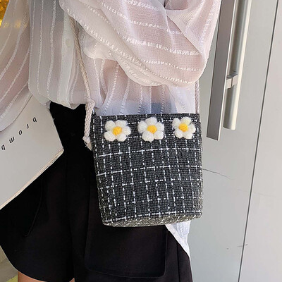 Net red flowers woolen bucket bag handbag 2019 new wild air shoulder bag ins fashion Messenger bag
Net red flowers woolen bucket bag handbag 2019 new wild air shoulder bag ins fashion Messenger bag