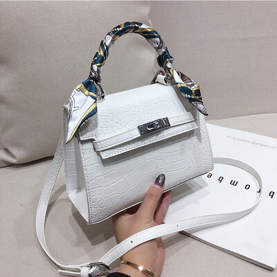 Harbor style texture small bag female 2019 new wave wild single shoulder slung portable fashion lock retro Kelly bag
Harbor style texture small bag female 2019 new wave wild single shoulder slung portable fashion lock retro Kelly bag