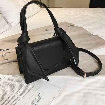 New bag female 2019 new Korean version of the wild shoulder slung portable fashion hit color texture simple small square bag
New bag female 2019 new Korean version of the wild shoulder slung portable fashion hit color texture simple small square bag