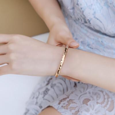 Female models cold wind retro Sen temperament students simple rose gold tide titanium steel original niche design bracelet
Female models cold wind retro Sen temperament students simple rose gold tide titanium steel original niche design bracelet
