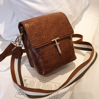 Retro bag female 2019 new tide port fashion crocodile pattern casual wild wide shoulder strap shoulder Messenger bag
Retro bag female 2019 new tide port fashion crocodile pattern casual wild wide shoulder strap shoulder Messenger bag