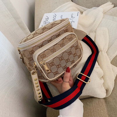 Qiao Bani 2019 new European&American style fashion old flower contrast color ribbon shoulder bag diagonal tide handbag
Qiao Bani 2019 new European&American style fashion old flower contrast color ribbon shoulder bag diagonal tide handbag