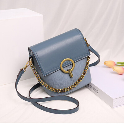 Drum bag lady Xia Qingxin inclined to wear Baitao ins oceanic style one shoulder texture collision color CK hand-held
Drum bag lady Xia Qingxin inclined to wear Baitao ins oceanic style one shoulder texture collision color CK hand-held