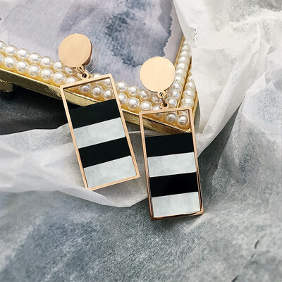 Acrylic earrings ladies geometry titanium steel earrings new trend earrings temperament high quality earrings fashion earrings
Acrylic earrings ladies geometry titanium steel earrings new trend earrings temperament high quality earrings fashion earrings
