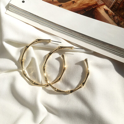 In 2019 the new brand design opening C-series earrings generous minimalist temperament wild Korean earrings for women
In 2019 the new brand design opening C-series earrings generous minimalist temperament wild Korean earrings for women