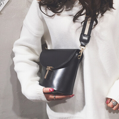 Autumn&winter on the new small bag female 2019 new Korean version of the retro texture wild wide shoulder strap shoulder slung bucket bag
Autumn&winter on the new small bag female 2019 new Korean version of the retro texture wild wide shoulder strap shoulder slung bucket bag
