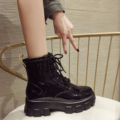 Joker Martins Female Yinglunfeng Fall Coarse-heel Motor Boots Lacquered Street Fashion Handsome Boots
Joker Martins Female Yinglunfeng Fall Coarse-heel Motor Boots Lacquered Street Fashion Handsome Boots