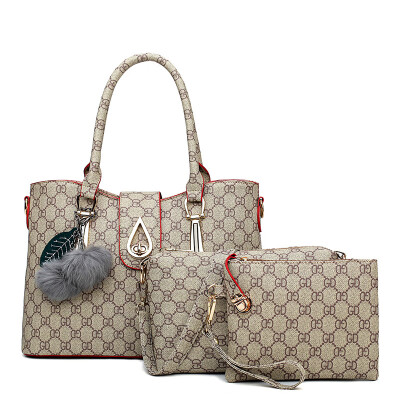 Summer new three-piece mobile handbags European&American fashion printing hair ball pendant three-piece bag
Summer new three-piece mobile handbags European&American fashion printing hair ball pendant three-piece bag