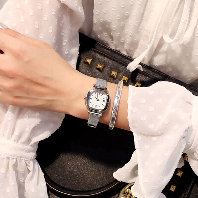 Ancient style Chinese style watch female ins wind Sen College of the wind middle school students retro art simple small small dial
Ancient style Chinese style watch female ins wind Sen College of the wind middle school students retro art simple small small dial