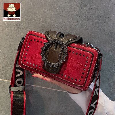 On the new small bag women 2019 new wave broadband fashion shoulder small square bag texture retro Messenger bag
On the new small bag women 2019 new wave broadband fashion shoulder small square bag texture retro Messenger bag