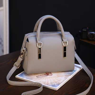 Handbag handbags new hot sale 2018 spring&summer explosion models fashion wild shoulder diagonal bag
Handbag handbags new hot sale 2018 spring&summer explosion models fashion wild shoulder diagonal bag