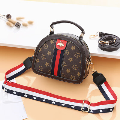 Summer new old flower semi-circle small bag wide shoulder strap printing contrast color single shoulder diagonal handbag handbag
Summer new old flower semi-circle small bag wide shoulder strap printing contrast color single shoulder diagonal handbag handbag