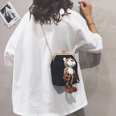2019 new popular bag female wild cartoon doll canvas bag tide Korean fashion chain shoulder Messenger bag
2019 new popular bag female wild cartoon doll canvas bag tide Korean fashion chain shoulder Messenger bag