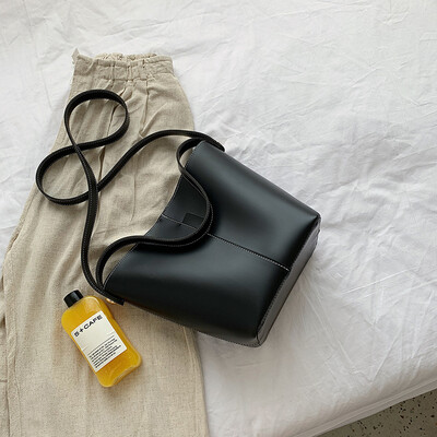 Summer new high-end bag female bag 2019 foreign style texture fashion wild shoulder Messenger bag large bucket bag
Summer new high-end bag female bag 2019 foreign style texture fashion wild shoulder Messenger bag large bucket bag