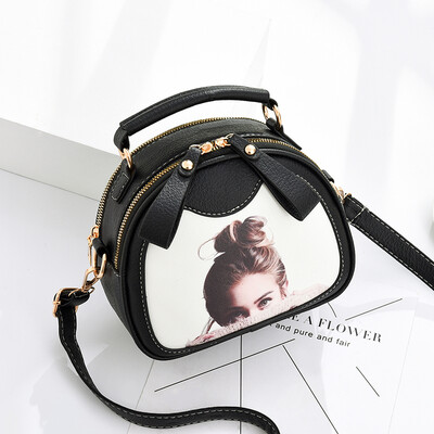 In summer a cute little girl with an oblique bag a fashion student insnet red ladys bag all with one shoulder bag
In summer a cute little girl with an oblique bag a fashion student insnet red ladys bag all with one shoulder bag
